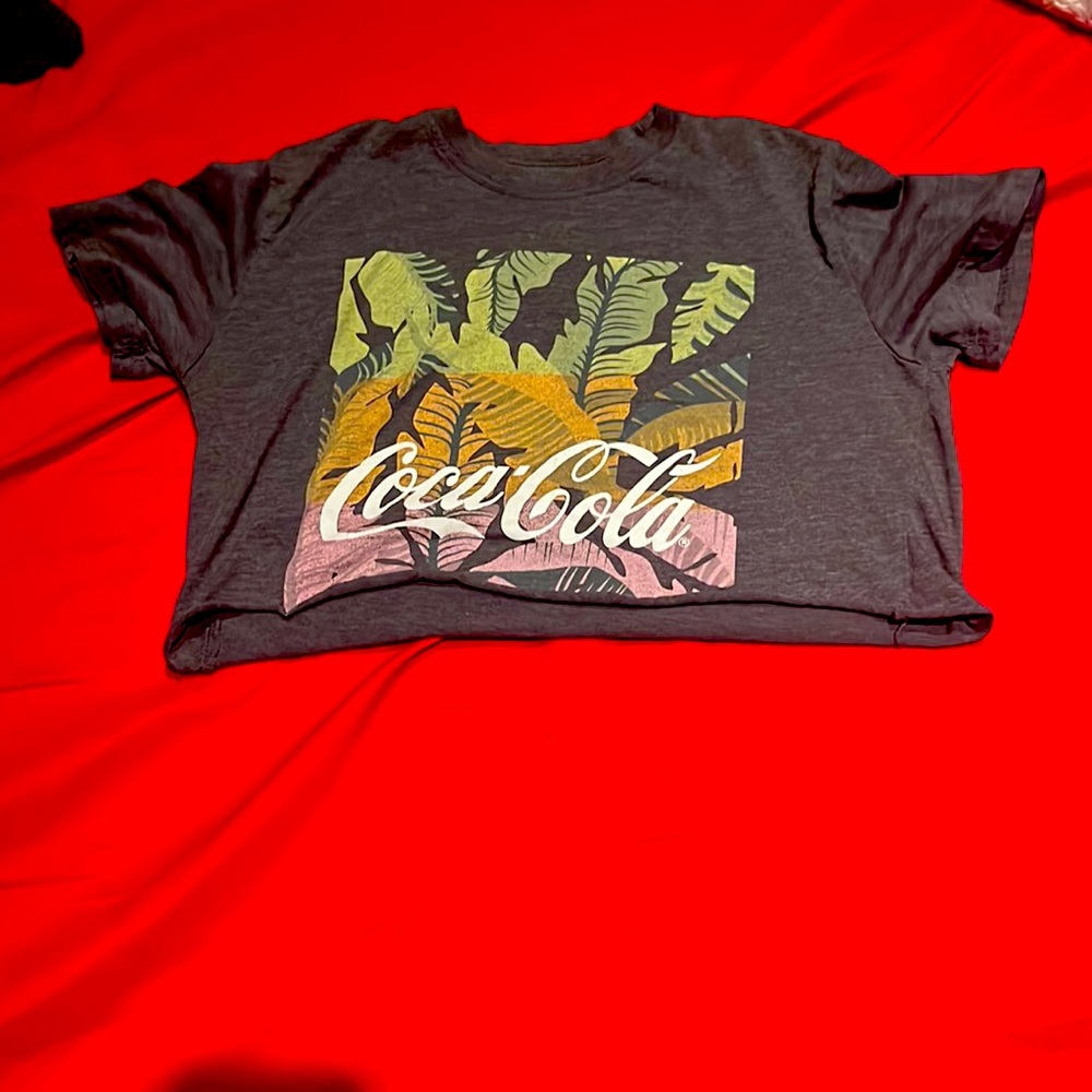 cropped Coca-Cola shirt